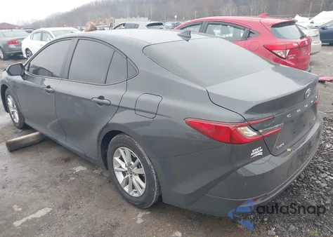 2025 Toyota Camry Le z USA, uszkodzony, nr VIN 4T1DAACKXSU616829